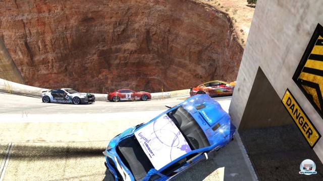 Da fliegen die Kisten: Auch in Trackmania² geht es in erster Linie um rasende Geschwindigkeit und coole Stunts. Da fliegen die Kisten: Auch in Trackmania² geht es in erster Linie um rasende Geschwindigkeit und coole Stunts.